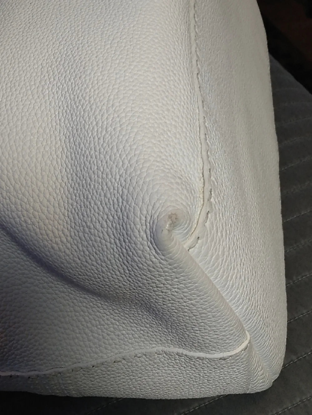 Fendi White Leather Tote with Gold-Tone Buckle Accents SELLERIA VILLA BORGHESE - Picture 12 of 17